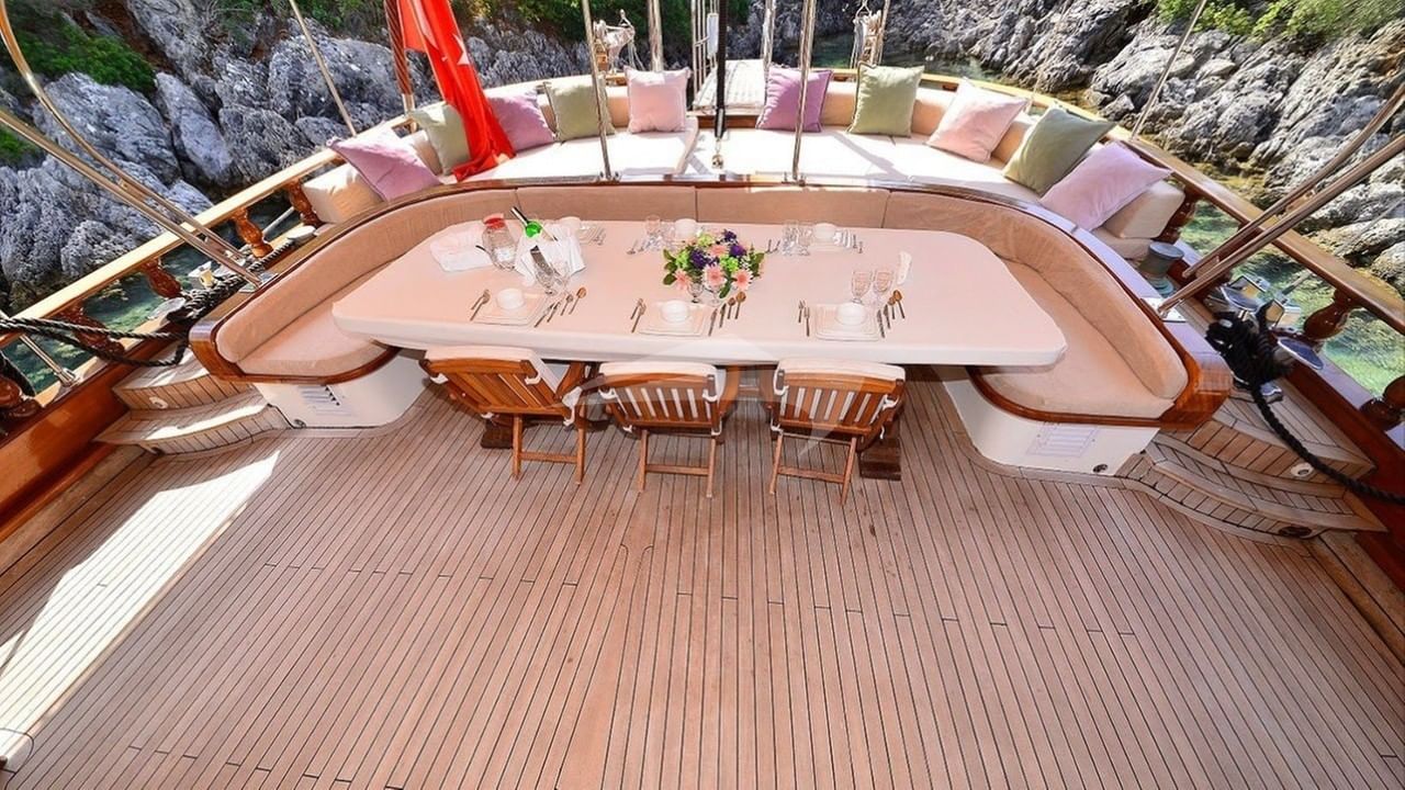 Deck Dining
