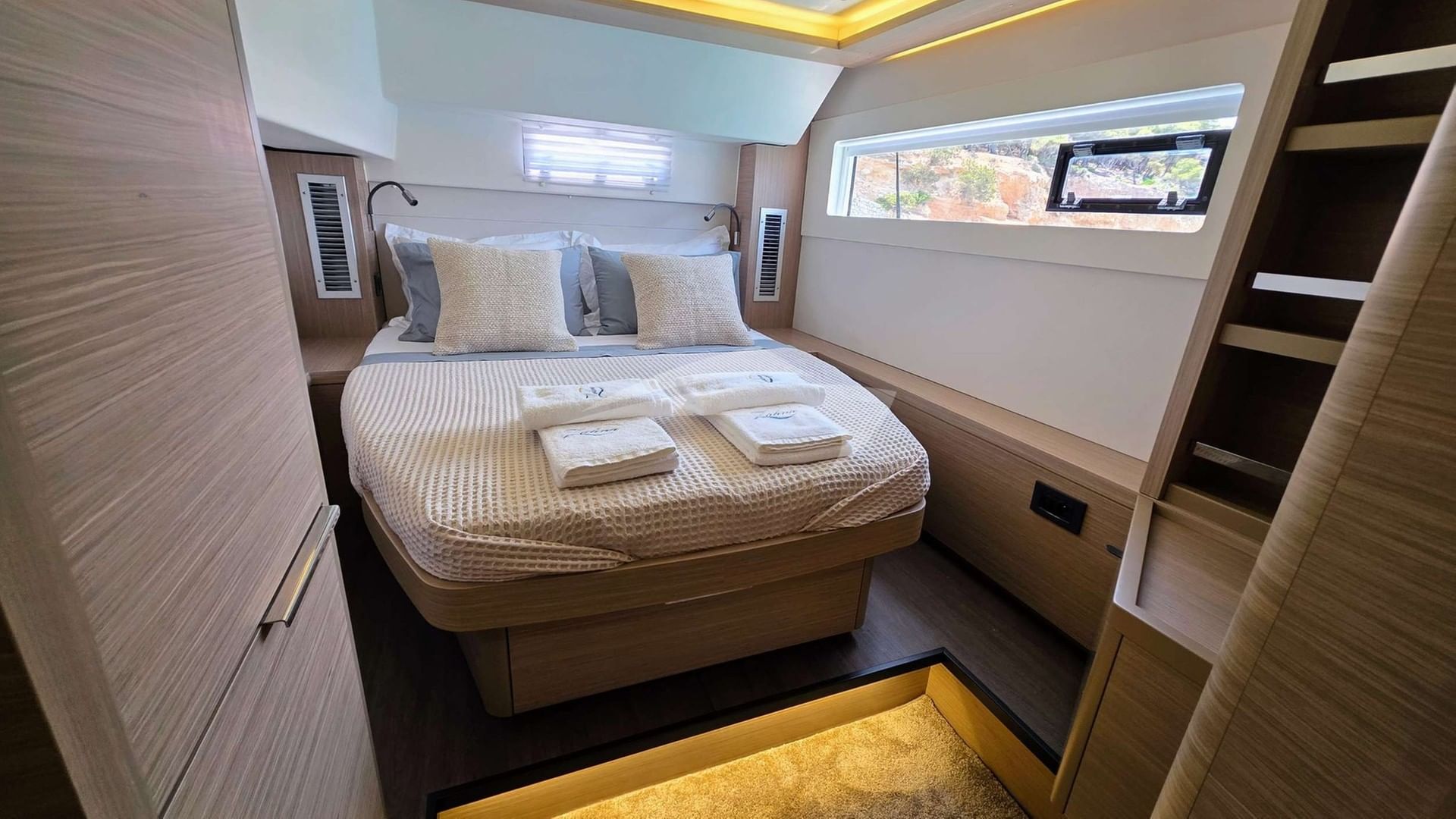 Double cabin