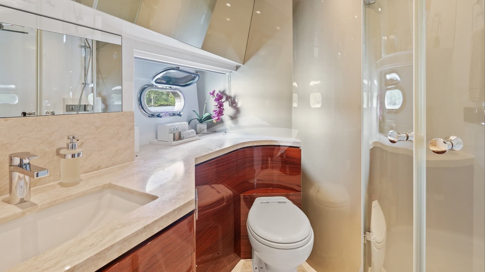 PILOT LOUNGE, photo from the yacht portfolio 17
