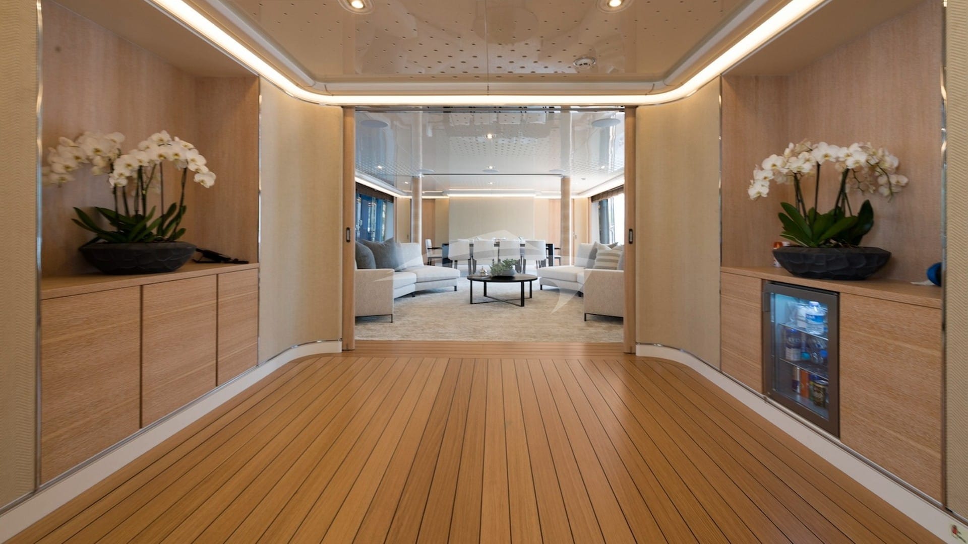 Lobby from main saloon to aft deck