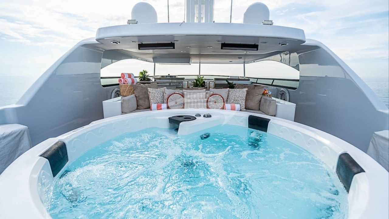 Deck Jacuzzi