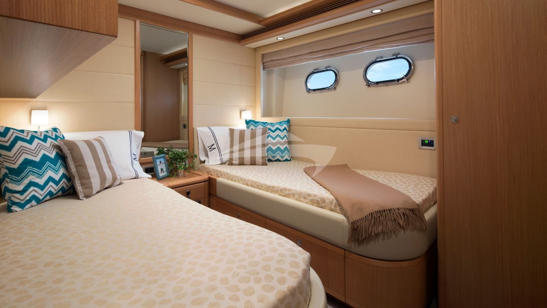 Crystal Parrot Twin Stateroom