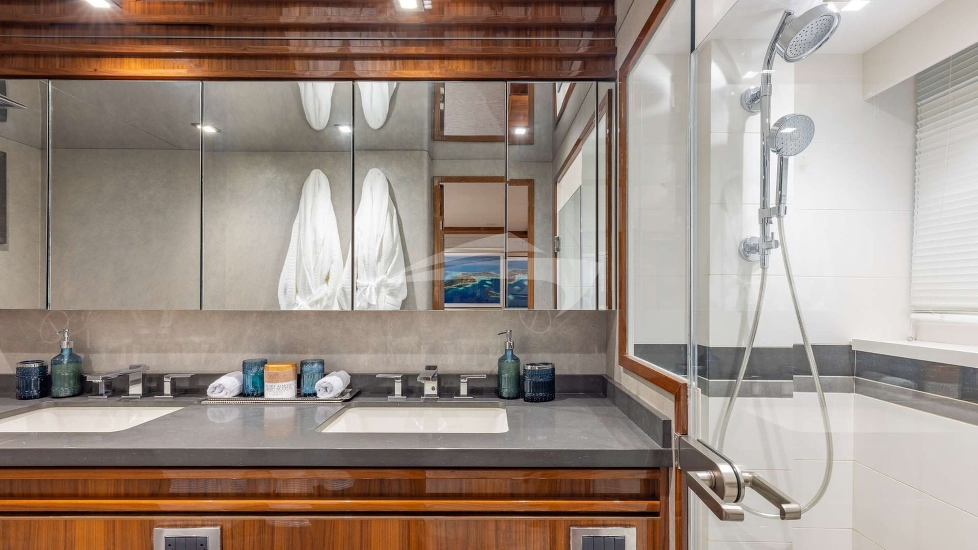 King Primary Stateroom En-suite
