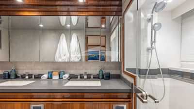 King Primary Stateroom En-suite