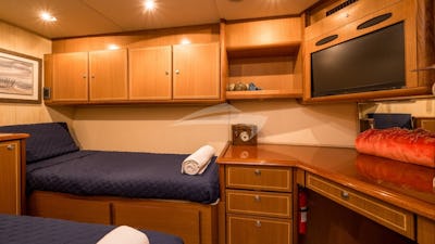 Twin Cabin with TV