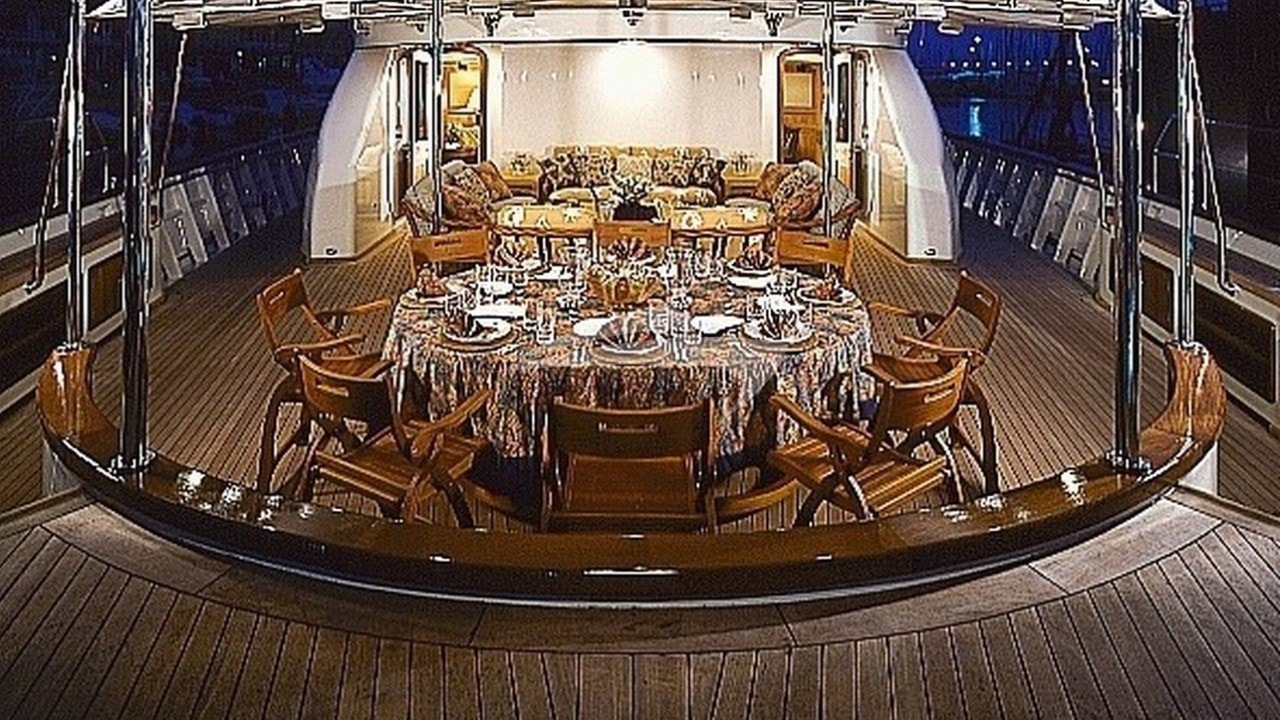 Deck Dining