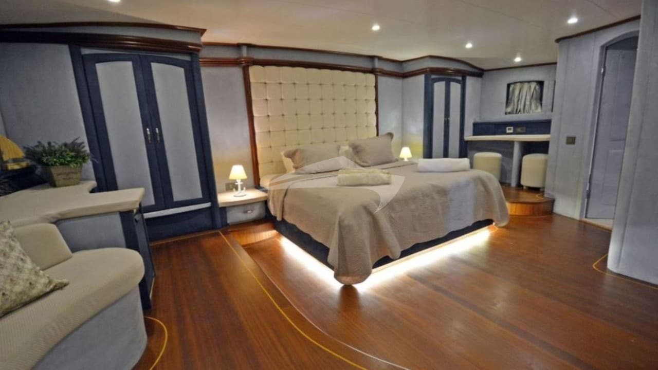 BELLA MARE, photo from the yacht portfolio 18