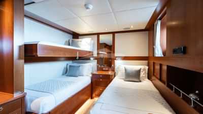 Twin stateroom with pullman bed