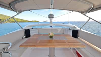 Flybridge Dining Area