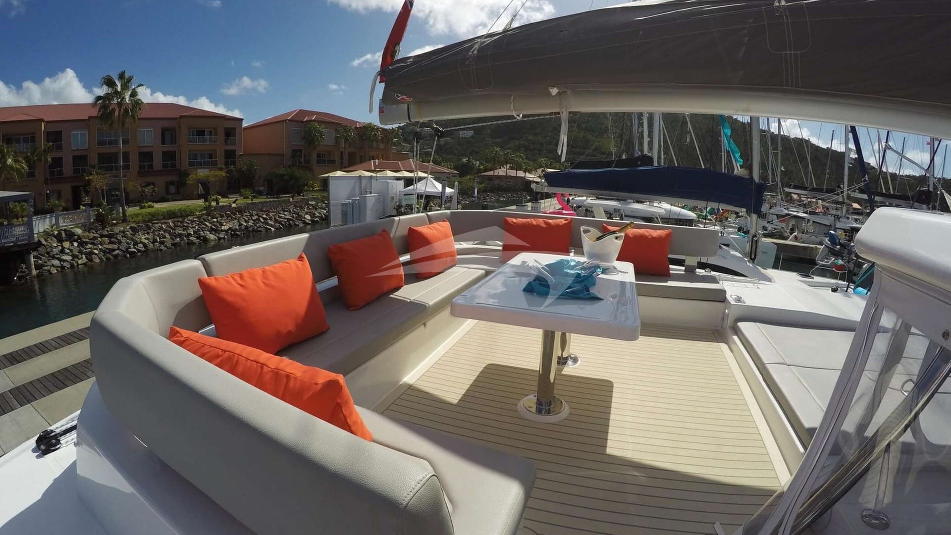 Top flybridge seating 360 degree view!