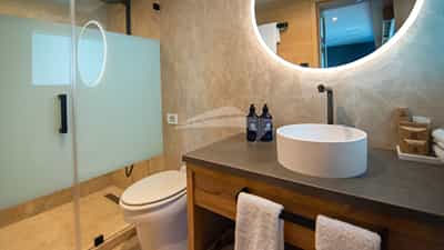Tribute Panorama Suite Bathroom 2