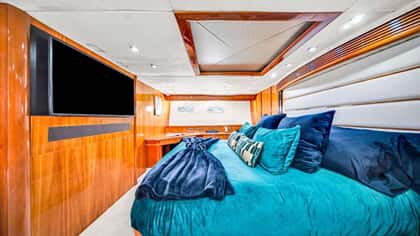 SO WHAT WHO CARES 29m motor yacht charter, photo 10