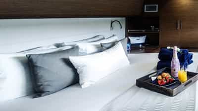 Queen guest suite