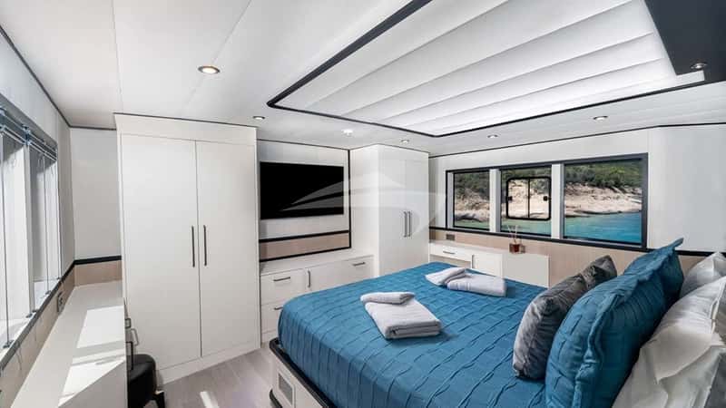 CALM DOWN 30m motor yacht charter, photo 8