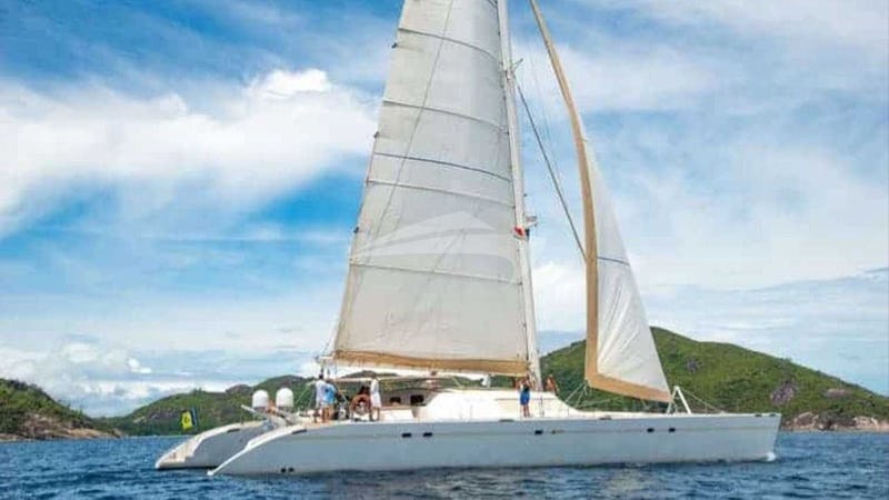Yacht Charter LONESTAR