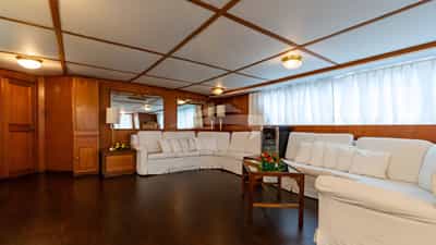 Salon Full View