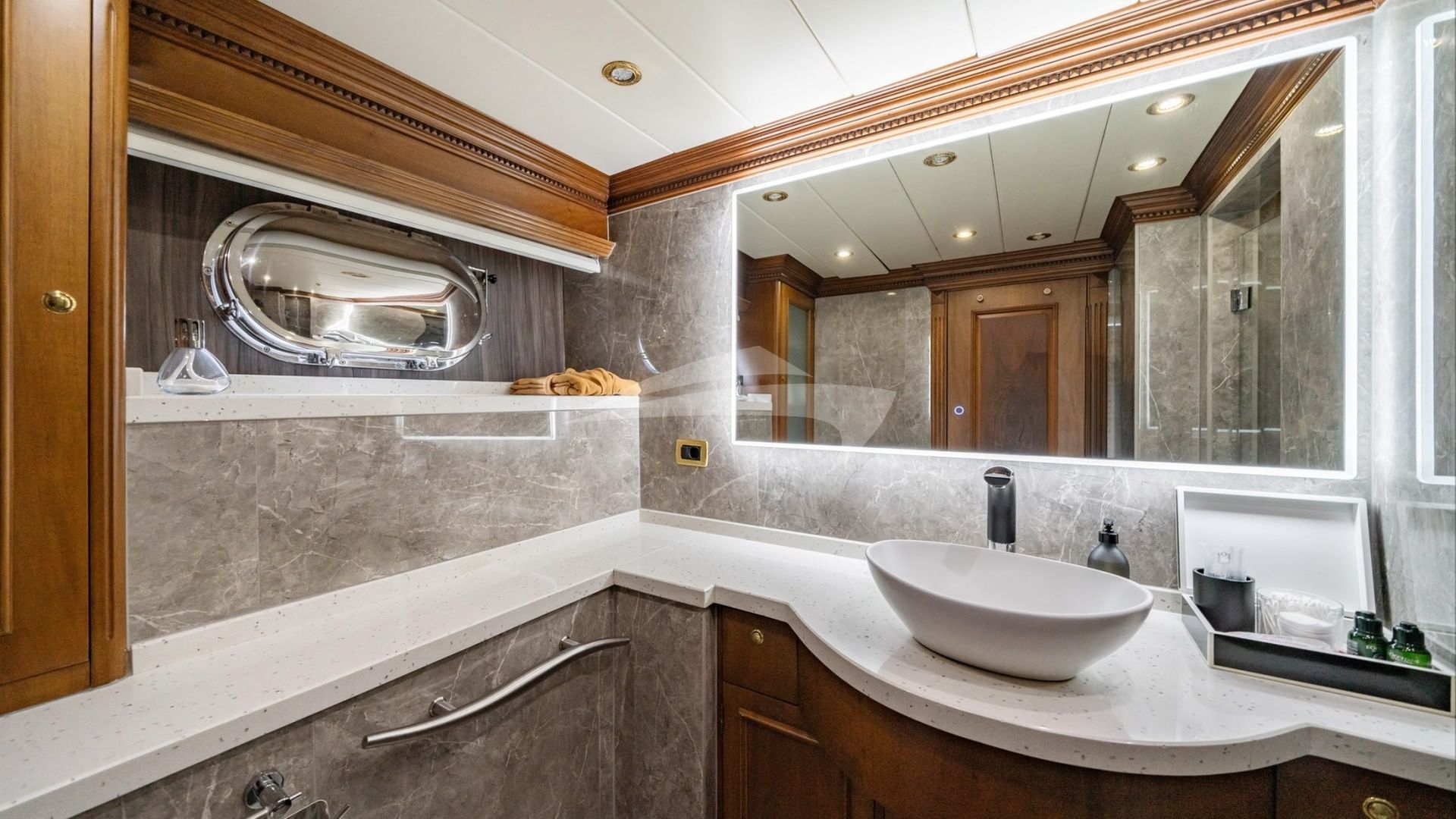 Twin Bathroom - Lower Deck