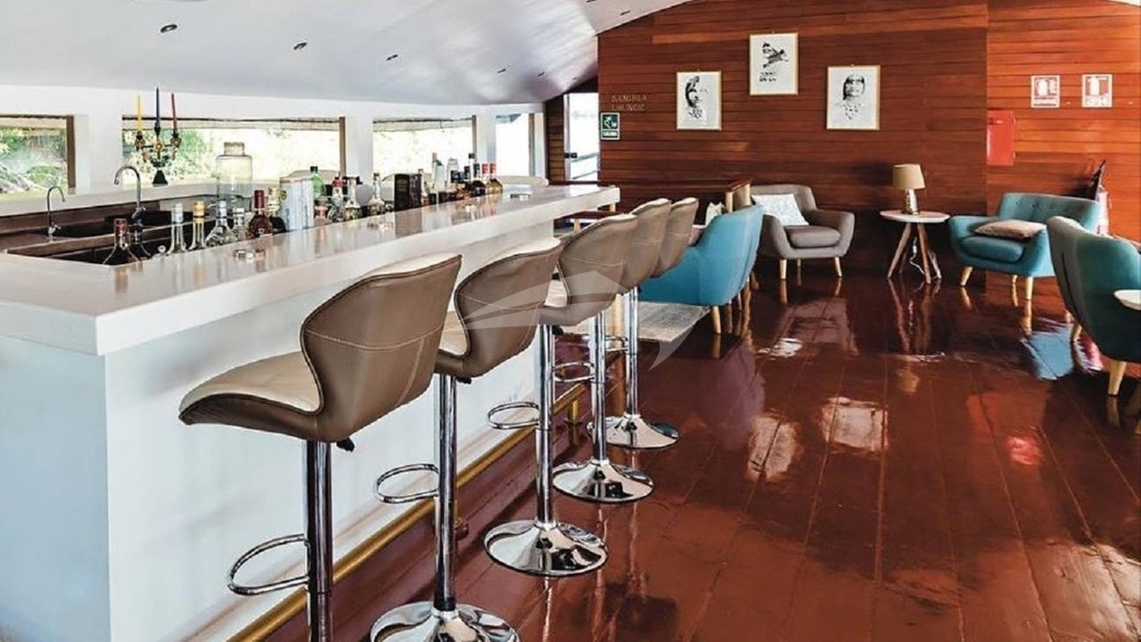 Salon Bar