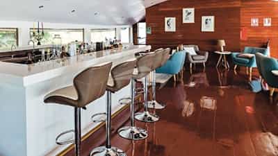 Salon Bar