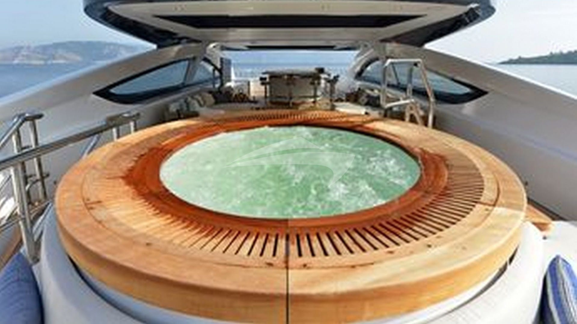 Deck Jacuzzi