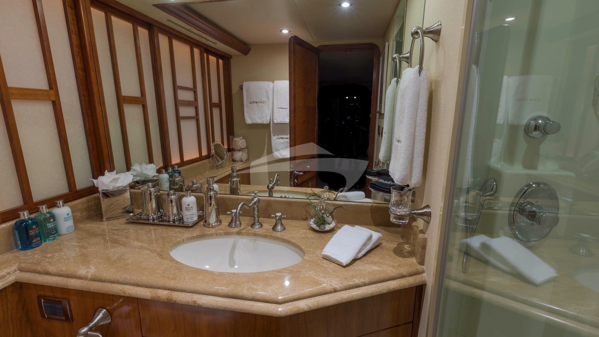 Port Queen Ensuite w/ Shower