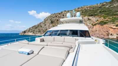 Foredeck seating