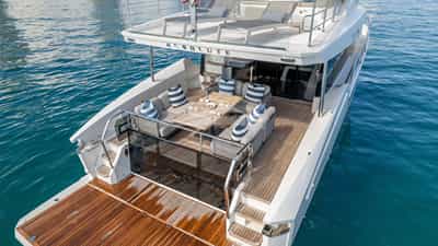Aft Flybridge - Alfresco Dining - Swim Platform