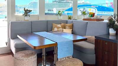 Saloon table seating