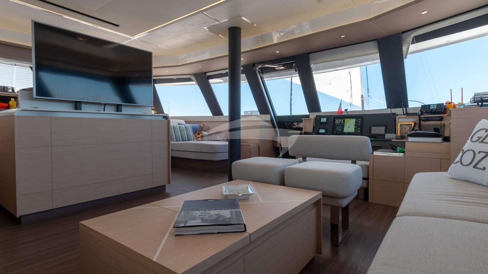 Main Saloon - Sistership