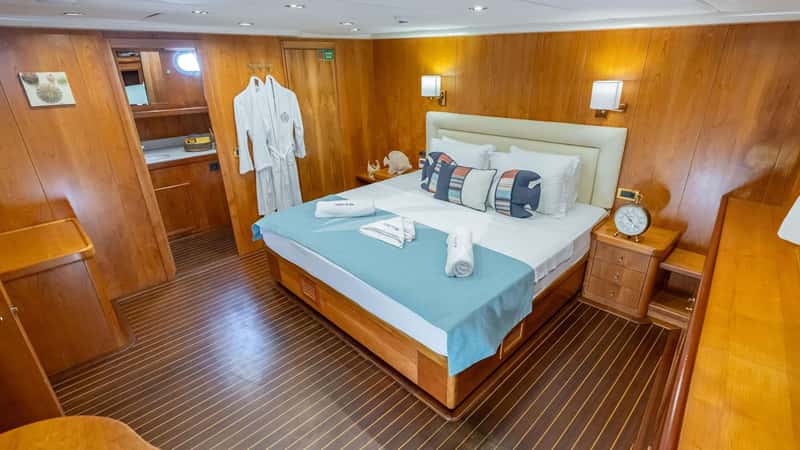 QUEEN OF SEA 29m motor yacht charter, photo 7
