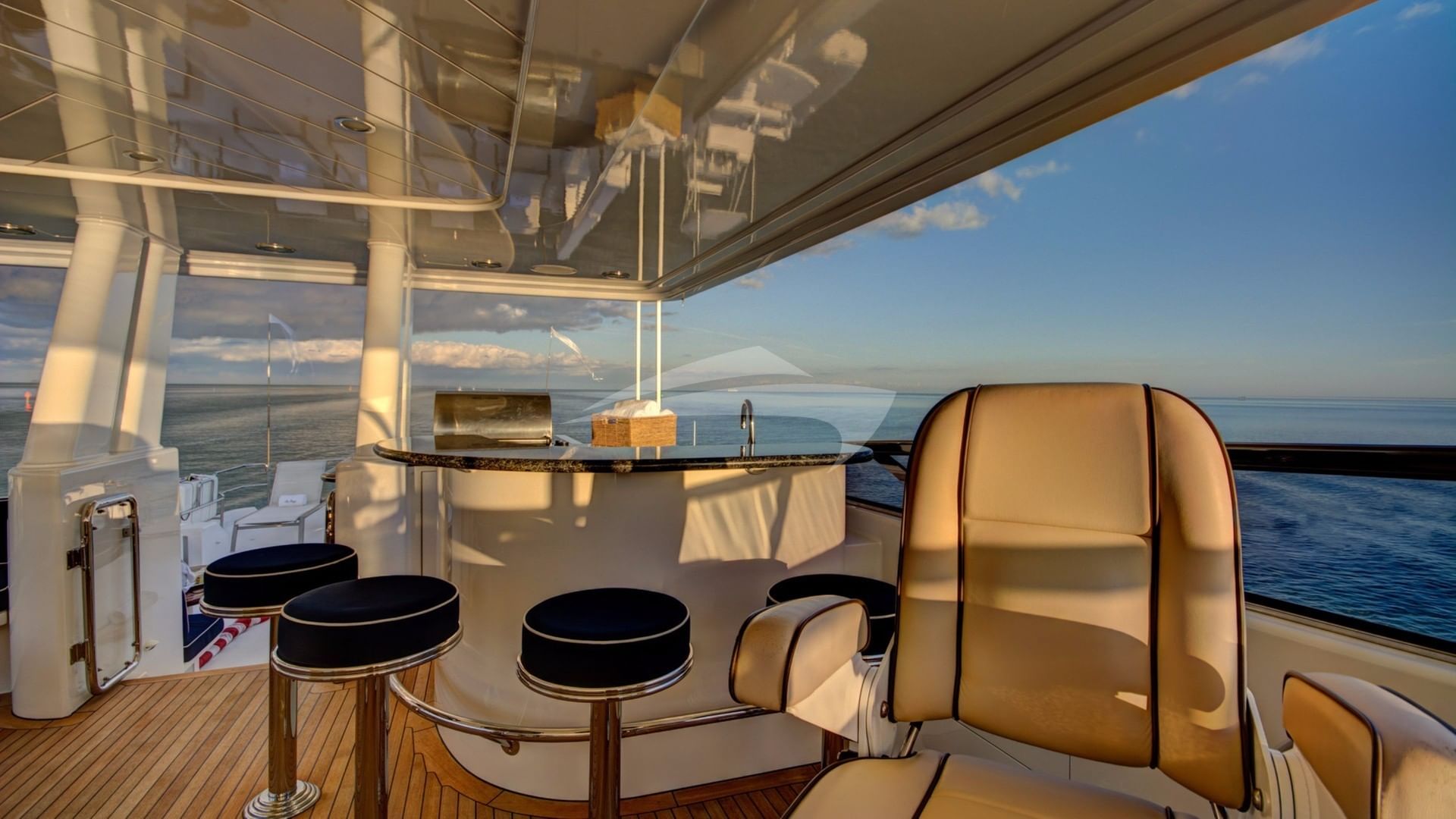 Flybridge bar