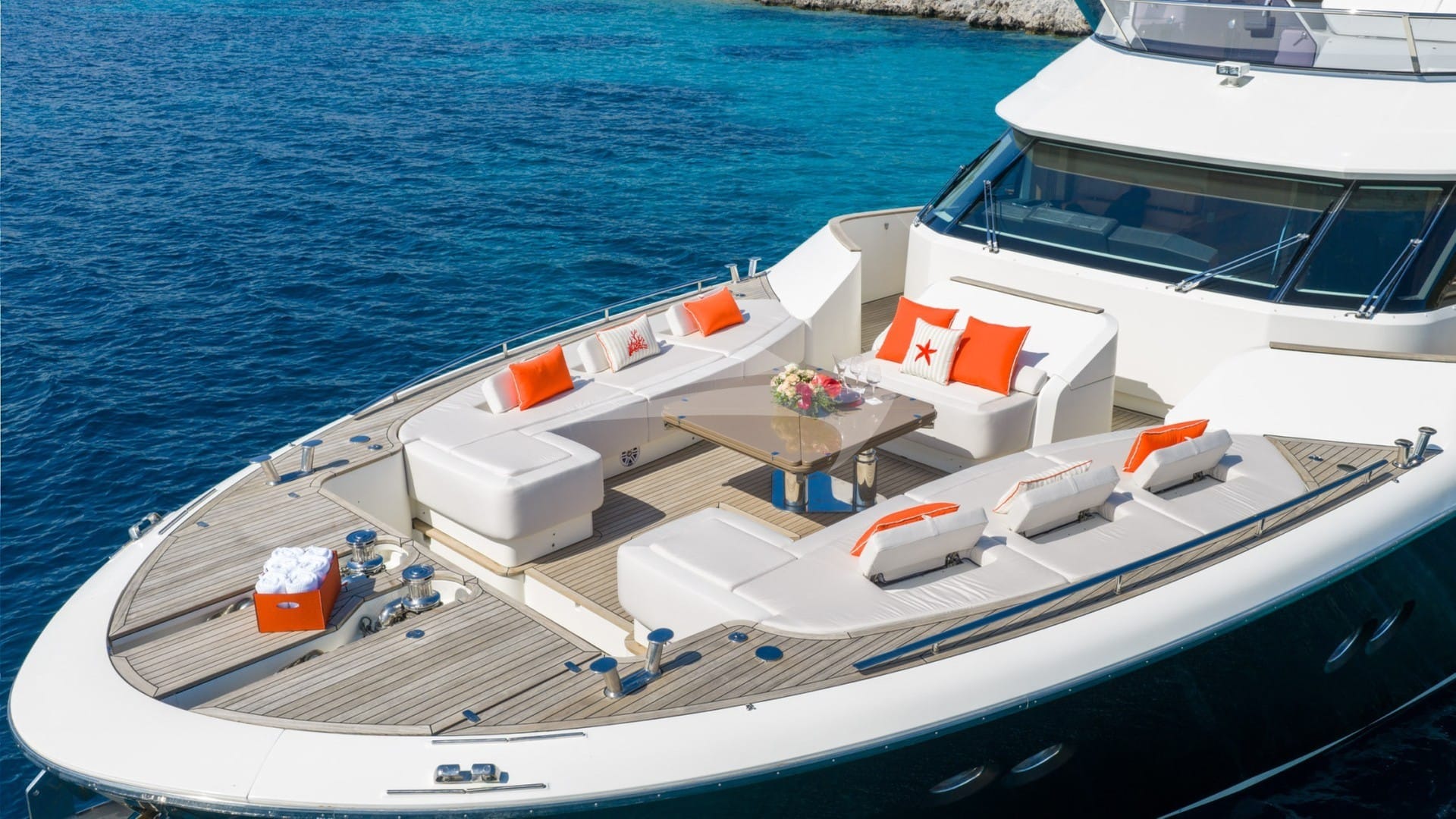 Foredeck seating
