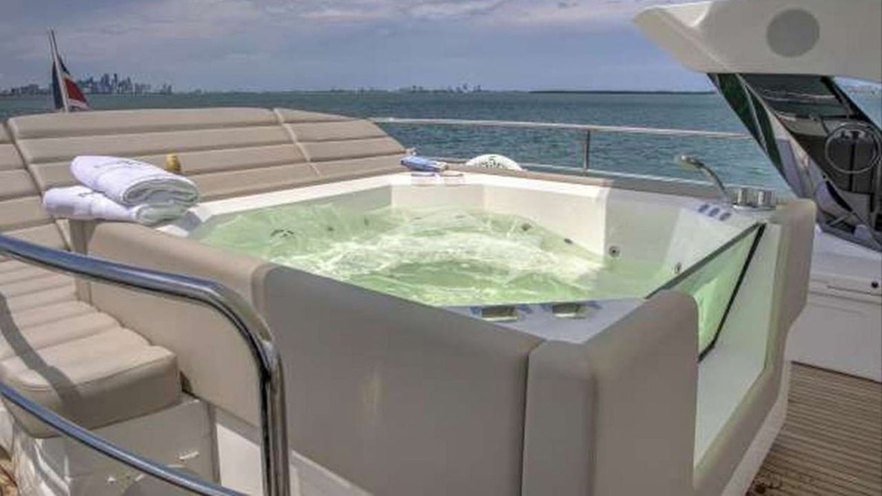 Deck Jacuzzi