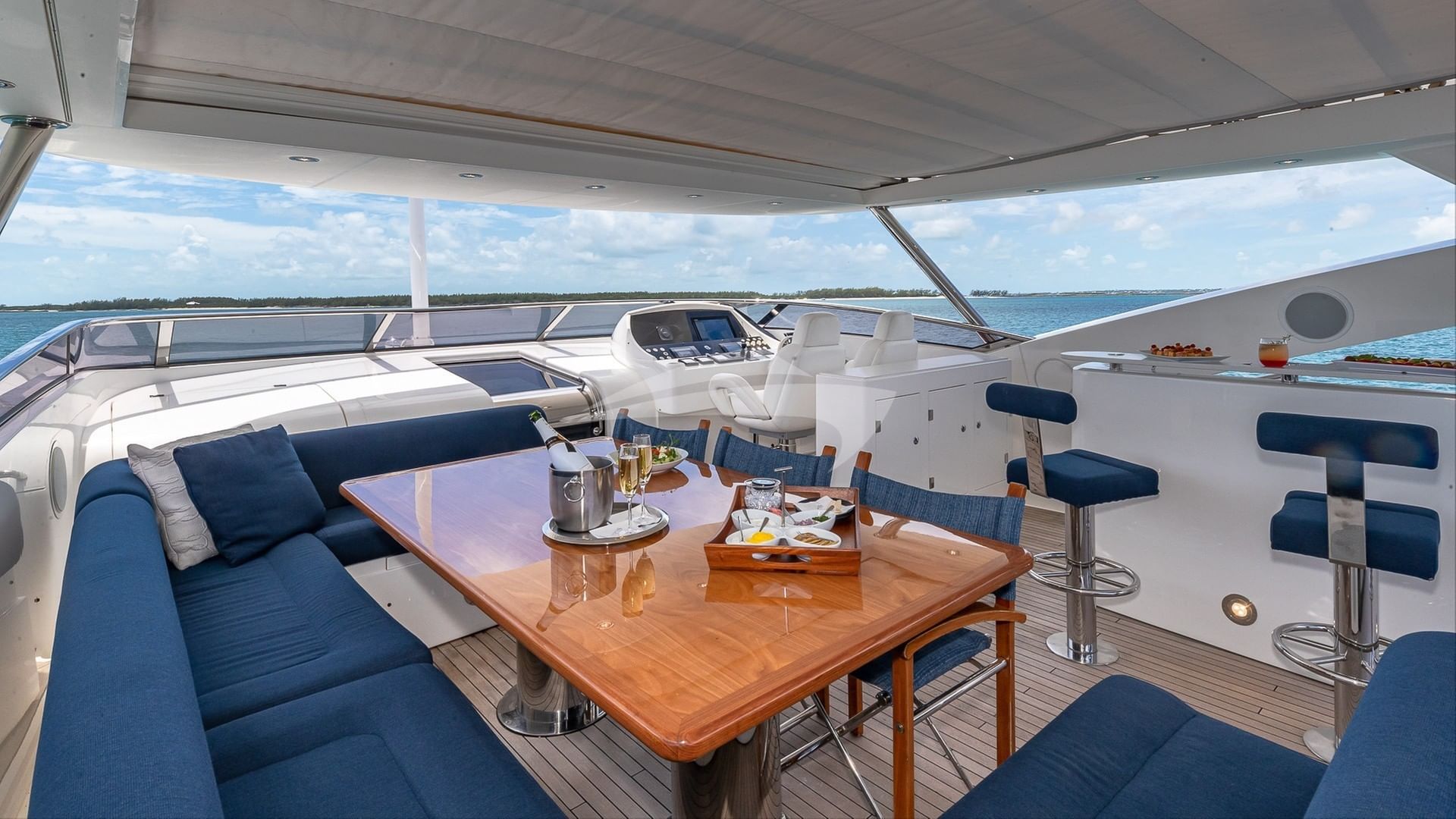 Flybridge Dining
