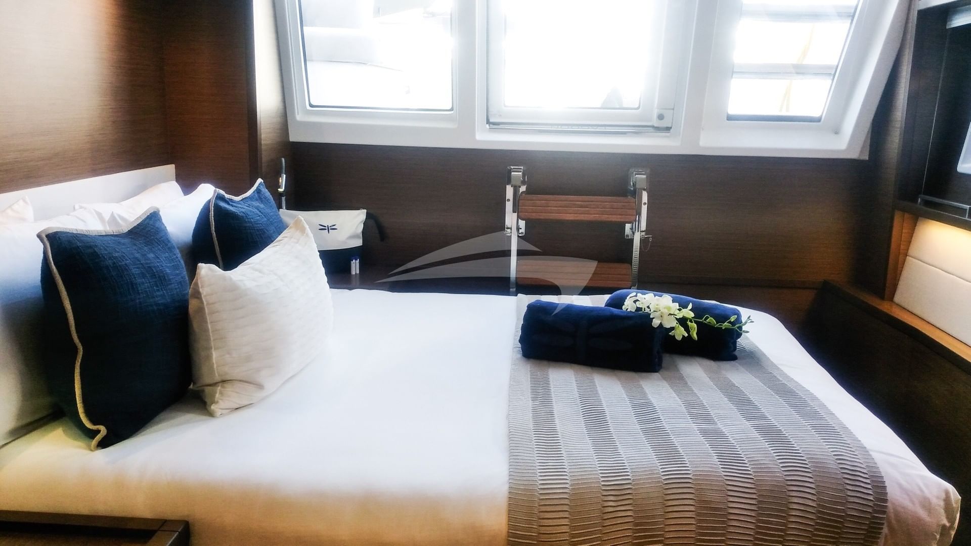 Port aft queen guest suite