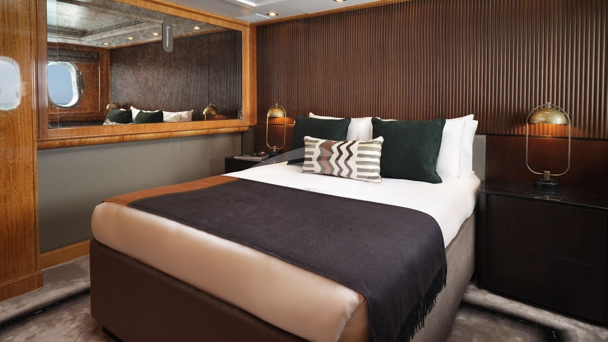 Lower deck double en-suite cabin