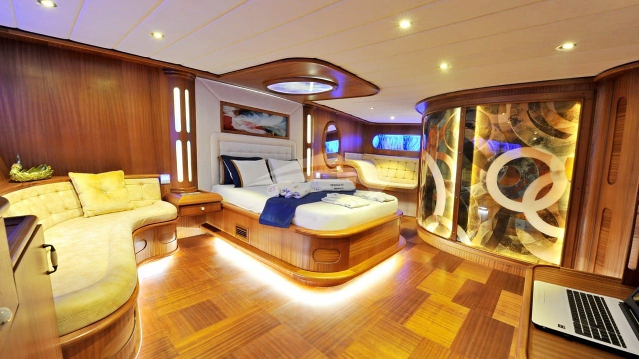 Foredeck Master Stateroom