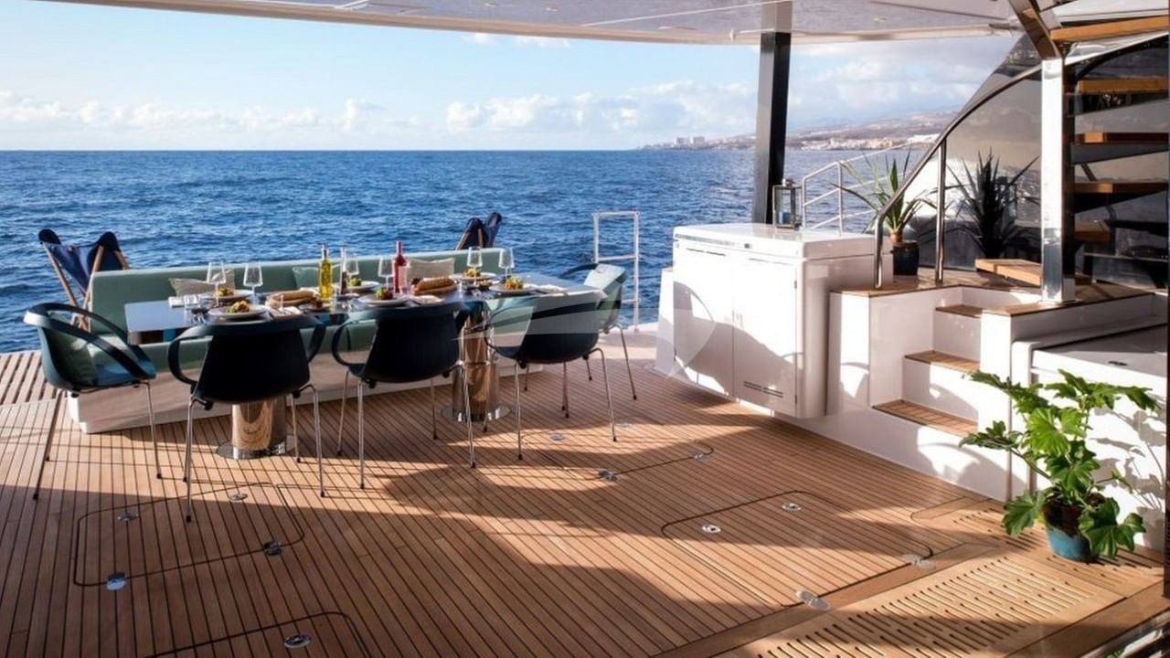 Deck Dining