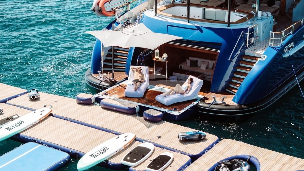 Beach club and pontoon