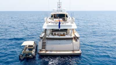 Tender and transom