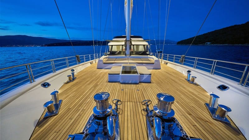 ACAPELLA Foredeck