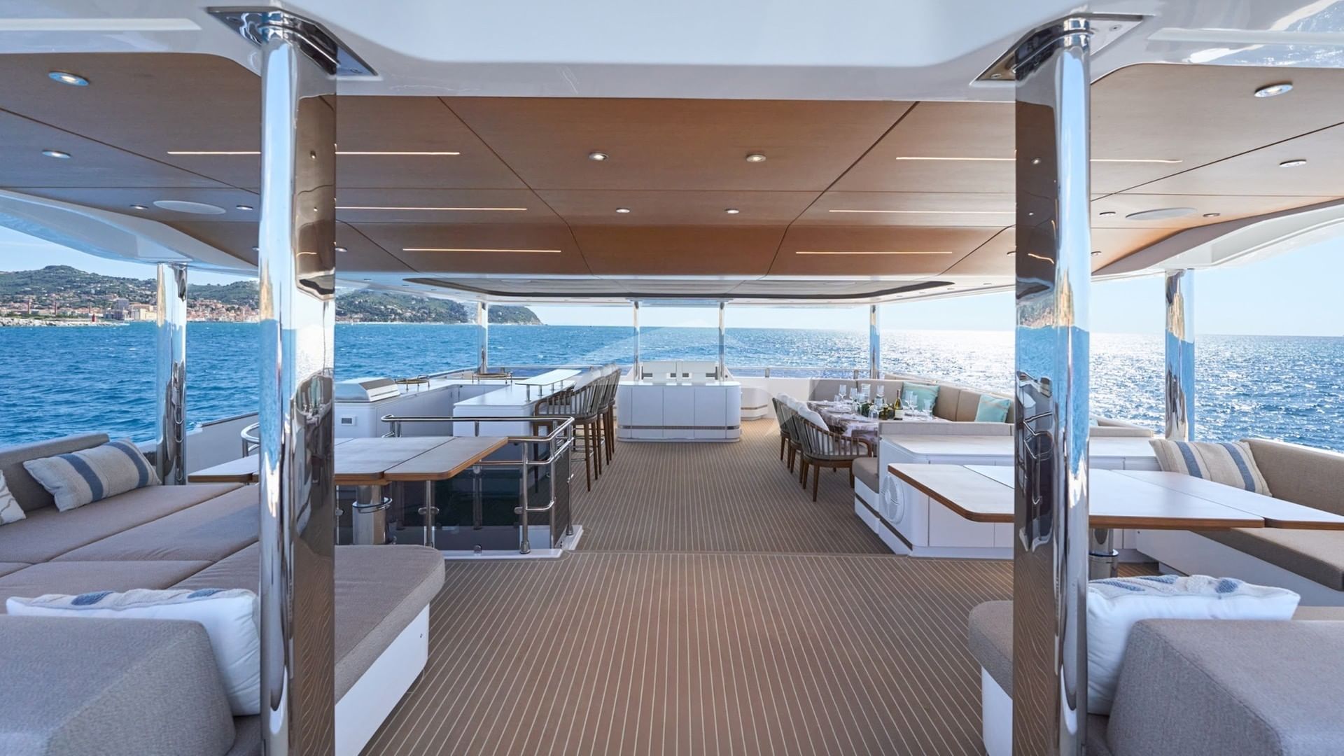 ATRAVERSIA flybridge