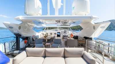Flybridge aft