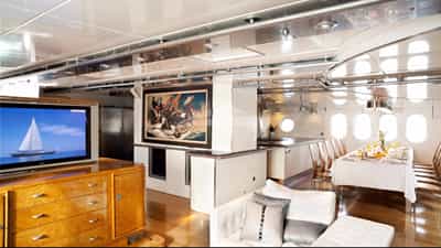 Saloon and dining area