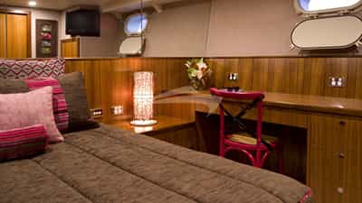 Queen Cabin