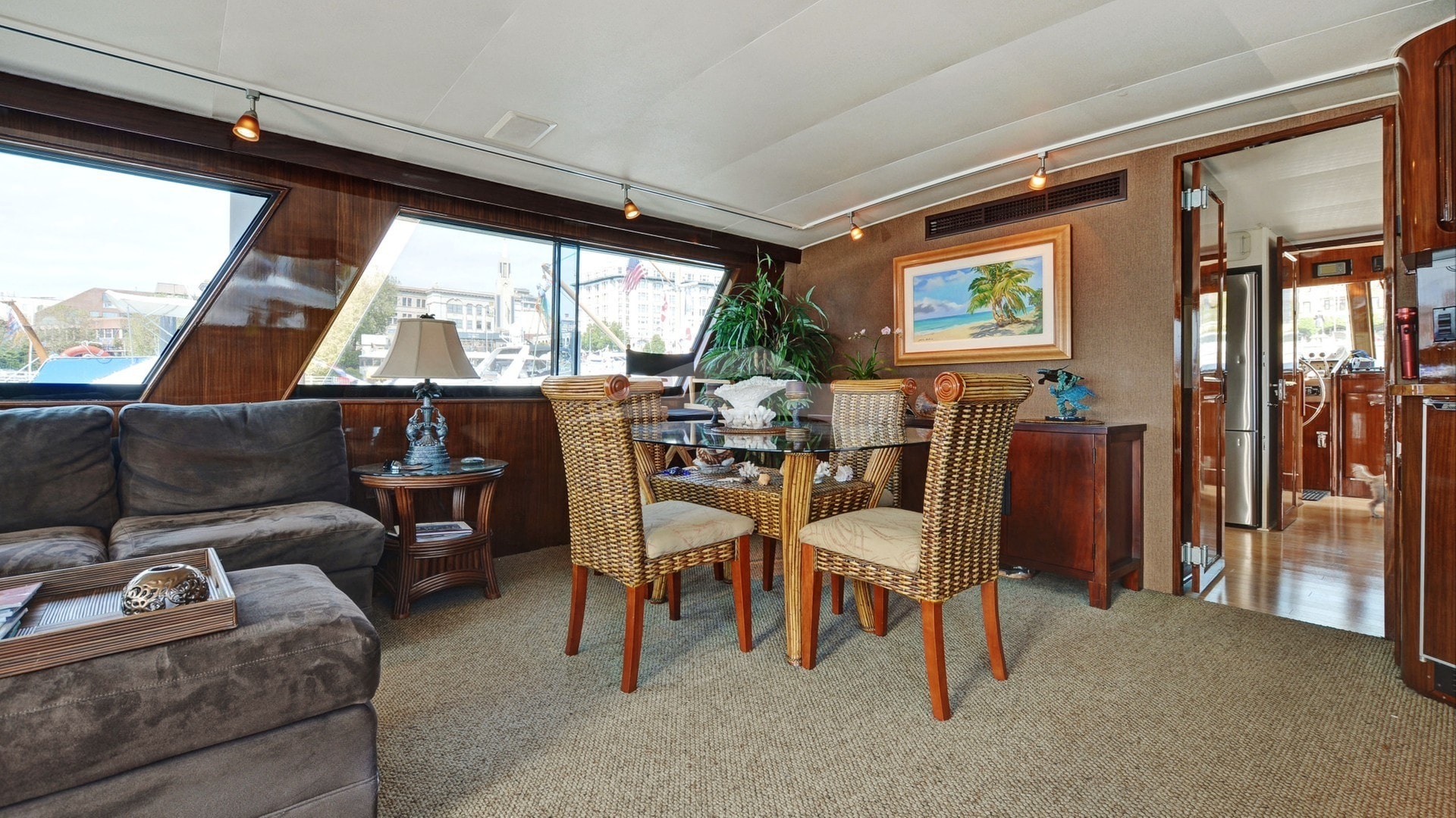 Salon & Dining Area