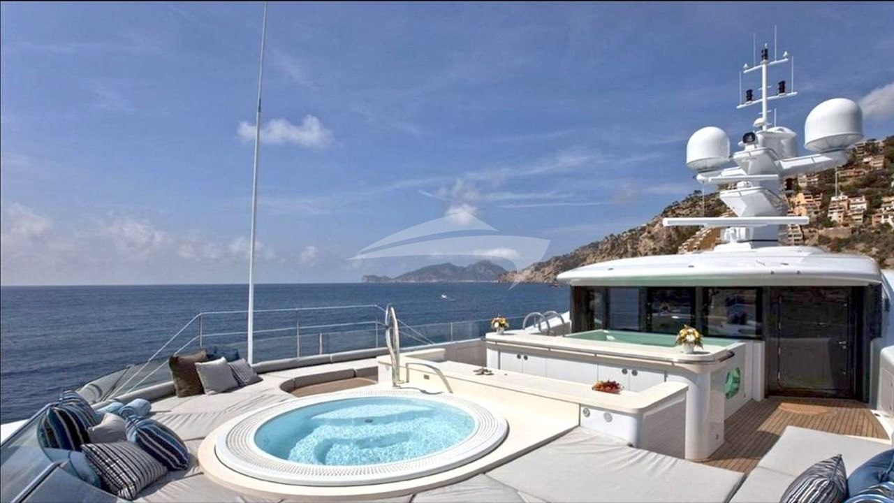 Deck Jacuzzi