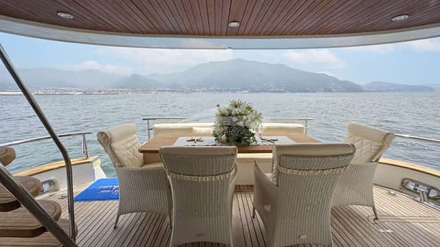 AZUR yacht charter photo 2