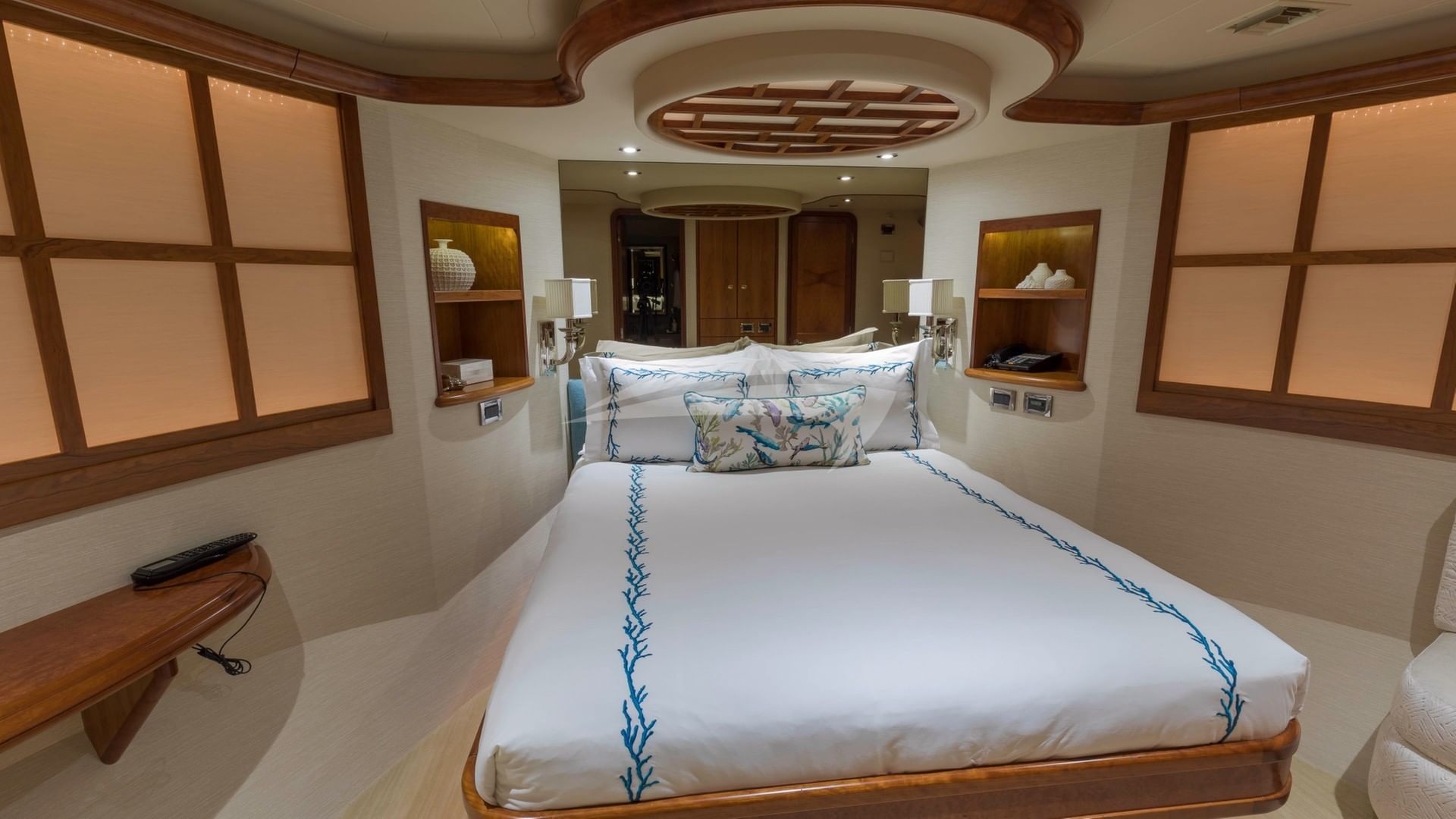 VIP Queen Forward of Galley