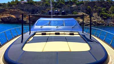Sunpads on Foredeck
